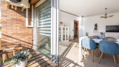 Apialia Sabadell presents this spacious and bright apartment by builder Mañero, located in one of the most established and attractive areas of Gràcia, surrounded by shops, services, schools, and public transport. The property is in a building with lift access and includes a parking space and storage room in the price, adding significant value to the location. The layout is comfortable and functional, featuring 3 bedrooms: two doubles and one single. It has a full en-suite bathroom and a modern design powder room with a double sink, which was previously a full bathroom. The daytime area comprises a large, bright living-dining room with direct access to a balcony offering clear views, perfect for enjoying natural light and the outdoors. The fully independent kitchen is clearly separated from the living area, providing a practical and contemporary space. An excellent opportunity for those seeking space, light, a good layout, and all amenities, including parking and storage, in a privileged location in Gràcia. Property condition: Ready to move in. Useful area: 105 m Built-up area: 135 m2 AICAT No.: A14038 API No.: 8304 Pressurized Zone: YES Large Holder Status: NO In accordance with Article 20.1.c) of TRLGDCU and Royal Decree 515/1989, the advertised price does not include taxes or transaction costs unless expressly stated. If the transaction is subject to VAT, the current rate under Law 37/1992 will apply, along with AJD where applicable. If subject to ITP, it will be settled in accordance with Legislative Royal Decree 1/1993 and current tax regulations in Catalonia. Notary and registration fees will be paid according to the tariff, in line with the relevant Royal Decrees. The buyer will not assume expenses legally attributable to the seller. ENERGY LABEL: 5590026DF2959H0027SJ photo 14