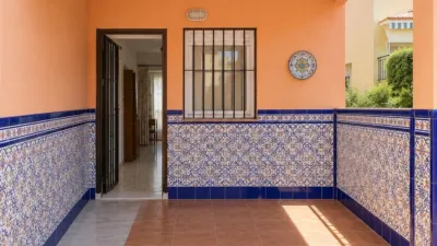 Terraced House on Avenida de Las Ciencias photo 11