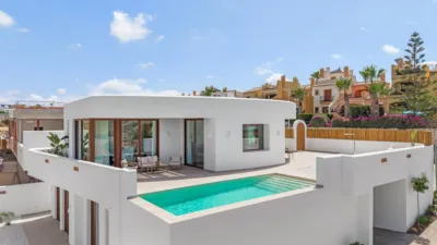 Chalet on Avenida Algorfa photo 3