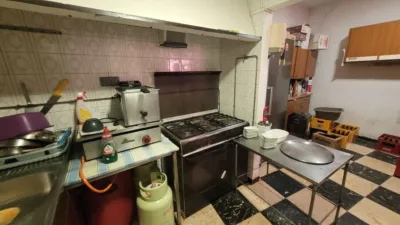 Local comercial en venta en Calle Pesqueira, 11 - Más