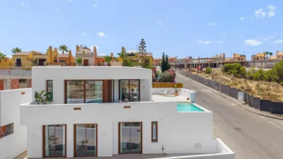 Chalet on Avenida Algorfa photo 4