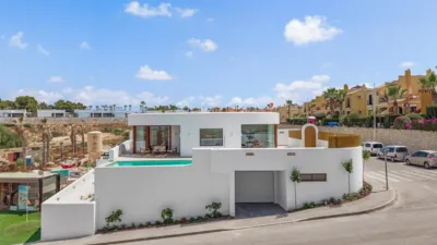 Chalet on Avenida Algorfa photo 2