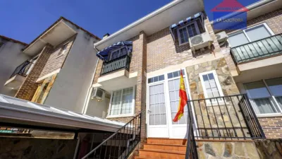 Terraced house on Calle de Ramón y Cajal photo 50