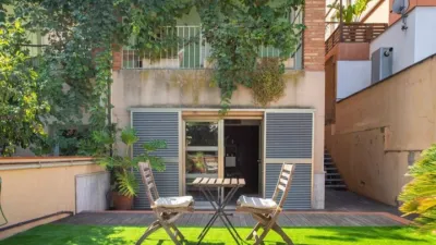 Terraced house in Carrer de Batista i Roca photo 2