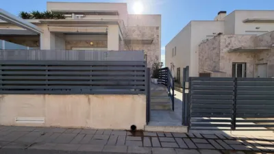 Terraced house in Carrer César Mateo Cid photo 3
