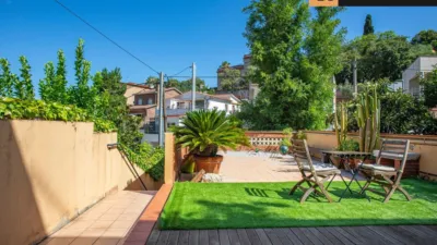 Terraced house in Carrer de Batista i Roca photo 5
