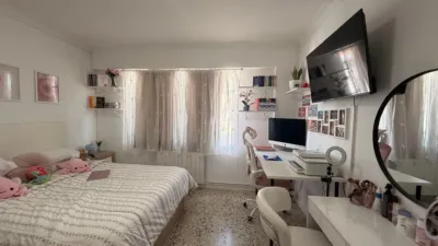 Flat on Calle de Sartaña photo 10