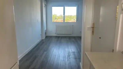 Apartment in Urbanización Olmosierra photo 5