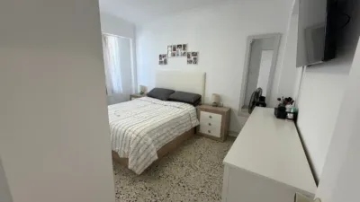 Flat on Calle de Sartaña photo 15
