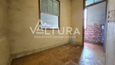 Semi-detached house on Avenida Veinticinco De Abril photo 5