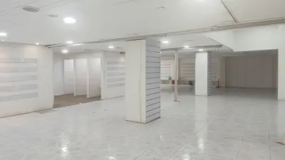 Local comercial en alquiler en Ronda de Outeiro, cerca de Calle de Barcelona - Más