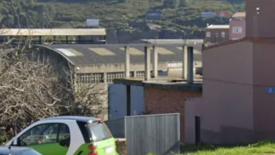 Edificio en venta en Calle de la Touriñana - Más