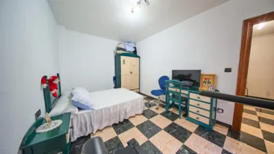 Flat on Calle de Ramón y Cajal photo 16