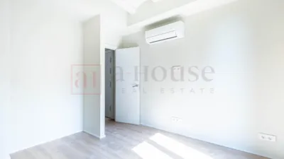 Apartment on Carrer del Consell de Cent photo 19