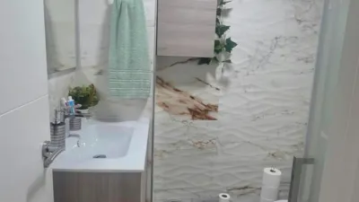 Top floor flat on Calle San Pascual photo 12