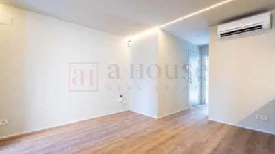 Apartment on Carrer del Consell de Cent photo 12