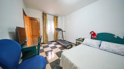 Flat on Calle de Ramón y Cajal photo 14