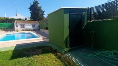 Chalet on Urbanizacion La Colinas Street photo 5