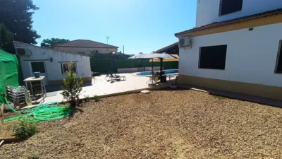 Chalet on Urbanizacion La Colinas Street photo 12