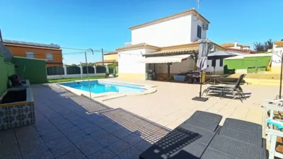 Chalet on Urbanizacion La Colinas Street photo 10