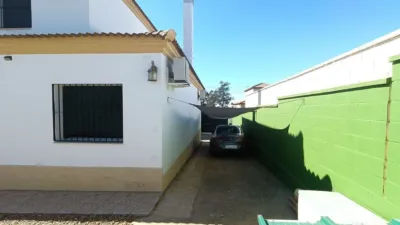 Chalet on Urbanizacion La Colinas Street photo 15