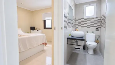 Flat on Calle Fernando Sastre photo 5