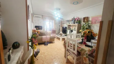 Top floor flat on Calle San Pascual photo 9