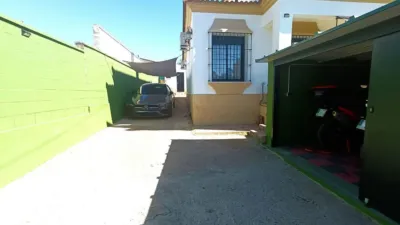 Chalet on Urbanizacion La Colinas Street photo 7