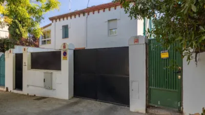 Semi-detached house on Calle de Ángel de Diego Roldán photo 3