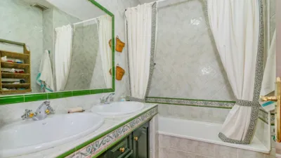 Terraced house in Airport Zone photo 35