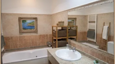 Chalet on Carrer Ronda del Nord photo 5