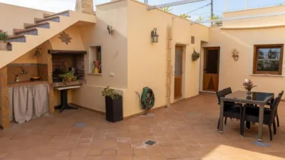 Chalet on Carrer Ronda del Nord photo 2