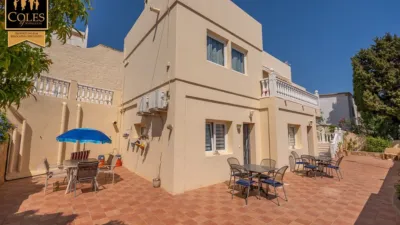 Chalet on Calle de la Juventud photo 2