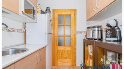 Flat for sale in Calle de Santa Ana, La Zubia - Don't miss out! Discover this charming flat, located in an excellent position, very central and with easy access to all amenities. This home is in impeccable condition and is for those seeking comfort and functionality. It features a bright living room that opens onto a balcony perfect for enjoying the fresh air. The kitchen has access to a practical laundry area, making daily tasks easier. The flat includes 3 cozy bedrooms, suitable for resting or working from home, and a full bathroom with everything you need. Additionally, it comes with one parking space, adding extra value to this property. Located on the first floor with lift access, this flat is accessible to everyone. Don’t miss this opportunity; this flat is perfect for those looking for a comfortable home in a very quiet area. Contact us for more information and come and view it! NOTE: The indicated PVP does not include taxes nor deed expenses, professional fees are also not included. The stated areas are descriptive and approximate. This property is sold unfurnished or at a price to be agreed. photo 9