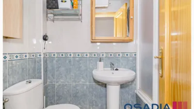 Flat for sale in Calle de Santa Ana, La Zubia - Don't miss out! Discover this charming flat, located in an excellent position, very central and with easy access to all amenities. This home is in impeccable condition and is for those seeking comfort and functionality. It features a bright living room that opens onto a balcony perfect for enjoying the fresh air. The kitchen has access to a practical laundry area, making daily tasks easier. The flat includes 3 cozy bedrooms, suitable for resting or working from home, and a full bathroom with everything you need. Additionally, it comes with one parking space, adding extra value to this property. Located on the first floor with lift access, this flat is accessible to everyone. Don’t miss this opportunity; this flat is perfect for those looking for a comfortable home in a very quiet area. Contact us for more information and come and view it! NOTE: The indicated PVP does not include taxes nor deed expenses, professional fees are also not included. The stated areas are descriptive and approximate. This property is sold unfurnished or at a price to be agreed. photo 17