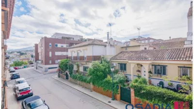 Flat for sale in Calle de Santa Ana, La Zubia - Don't miss out! Discover this charming flat, located in an excellent position, very central and with easy access to all amenities. This home is in impeccable condition and is for those seeking comfort and functionality. It features a bright living room that opens onto a balcony perfect for enjoying the fresh air. The kitchen has access to a practical laundry area, making daily tasks easier. The flat includes 3 cozy bedrooms, suitable for resting or working from home, and a full bathroom with everything you need. Additionally, it comes with one parking space, adding extra value to this property. Located on the first floor with lift access, this flat is accessible to everyone. Don’t miss this opportunity; this flat is perfect for those looking for a comfortable home in a very quiet area. Contact us for more information and come and view it! NOTE: The indicated PVP does not include taxes nor deed expenses, professional fees are also not included. The stated areas are descriptive and approximate. This property is sold unfurnished or at a price to be agreed. photo 6