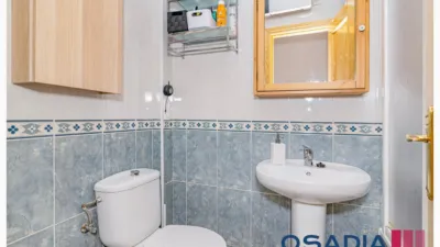 Flat for sale in Calle de Santa Ana, La Zubia - Don't miss out! Discover this charming flat, located in an excellent position, very central and with easy access to all amenities. This home is in impeccable condition and is for those seeking comfort and functionality. It features a bright living room that opens onto a balcony perfect for enjoying the fresh air. The kitchen has access to a practical laundry area, making daily tasks easier. The flat includes 3 cozy bedrooms, suitable for resting or working from home, and a full bathroom with everything you need. Additionally, it comes with one parking space, adding extra value to this property. Located on the first floor with lift access, this flat is accessible to everyone. Don’t miss this opportunity; this flat is perfect for those looking for a comfortable home in a very quiet area. Contact us for more information and come and view it! NOTE: The indicated PVP does not include taxes nor deed expenses, professional fees are also not included. The stated areas are descriptive and approximate. This property is sold unfurnished or at a price to be agreed. photo 16