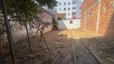 Local comercial en venta en Calle de Sánchez Calviño, cerca de Calle Venezuela - Más