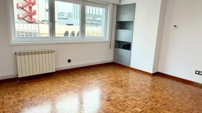 Oficina en alquiler en Calle de Ramón y Cajal - Más