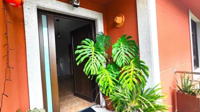 Casa – Teo, O Rapeiro, A Igrexa - Vista 2