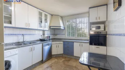 Detached House in Metropolitan Area photo 13