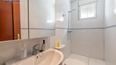 Detached House in Metropolitan Area photo 9