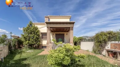 House on Mariana Pineda Street photo 3