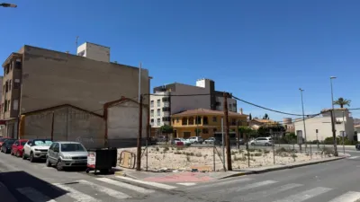Terreno en venta en Avinguda del General Bañuls, cerca de Carrer de Aureliano Diaz - Més