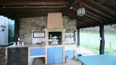 Chalet en venta en Calle Cam. Forestal El Amoclón, Número 0, Santa Cruz del Valle de 250.000 €