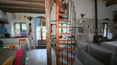 Chalet en venta en Calle Cam. Forestal El Amoclón, Número 0, Santa Cruz del Valle de 250.000 €