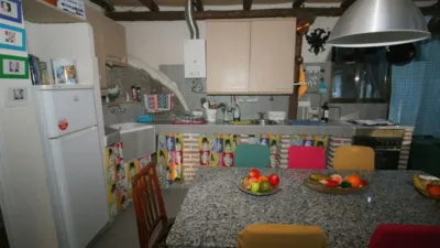 Chalet en venta en Calle Cam. Forestal El Amoclón, Número 0, Santa Cruz del Valle de 250.000 €