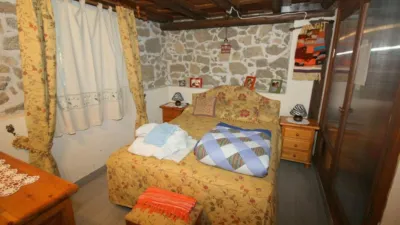 Chalet en venta en Calle Cam. Forestal El Amoclón, Número 0, Santa Cruz del Valle de 250.000 €