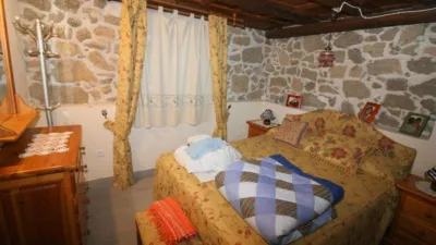 Chalet en venta en Calle Cam. Forestal El Amoclón, Número 0, Santa Cruz del Valle de 250.000 €