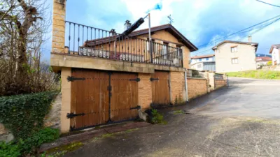 House on Lezana de Mena Street photo 52